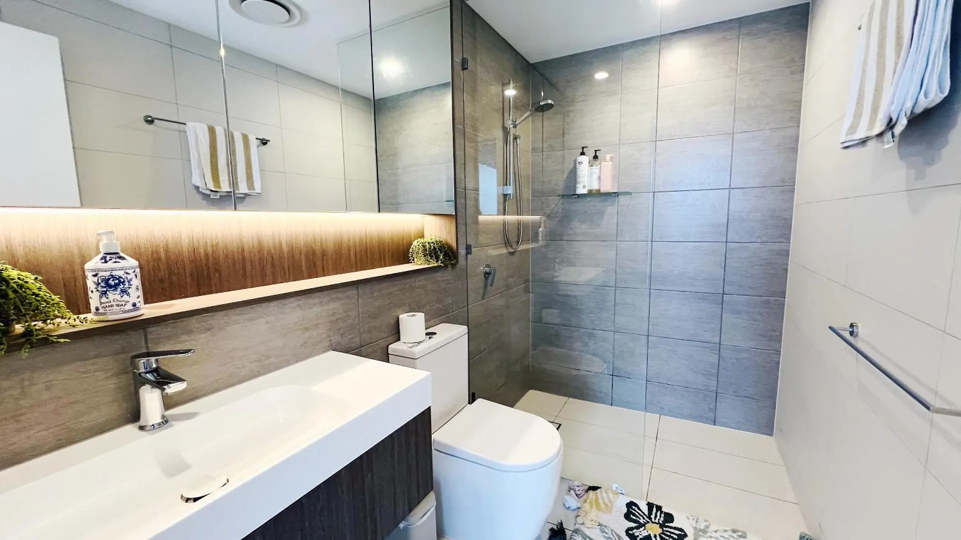 Skyline 1B Oceanview Apt Gold Coast 0*,